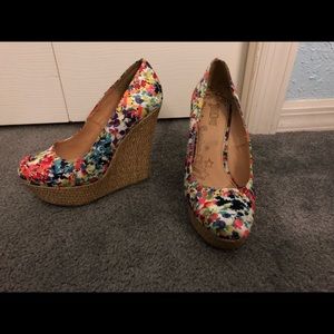 Size 6.5 wide floral wedge